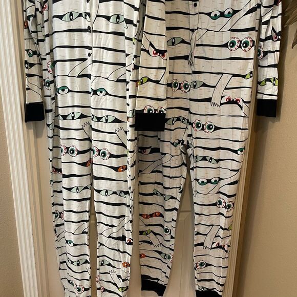 Old Navy Spooky Eyes Set Of Onesie Unisex Pajamas Button Front XL and L TALL - Picture 3 of 16